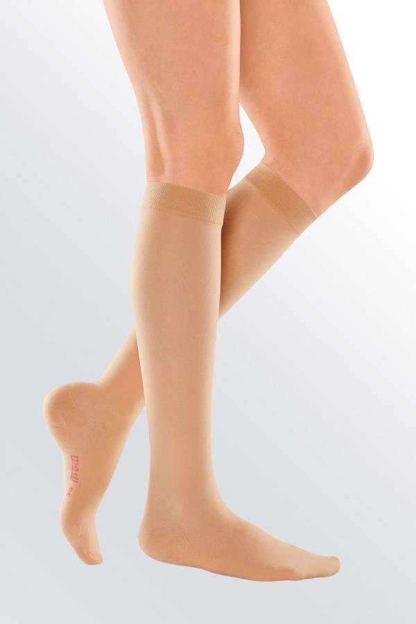 Гольфи профілактичні для жінок Medi (Німеччина) medi TRAVEL women (18 мм.рт.ст.) карамель, довгі, закритий носок, розмір S